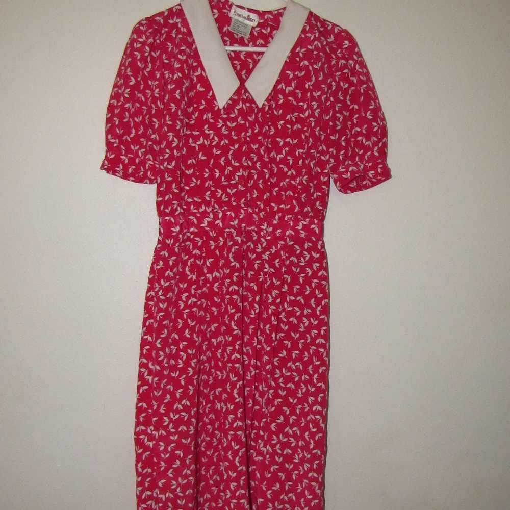Vintage Pink Dress with Leaf Pattern